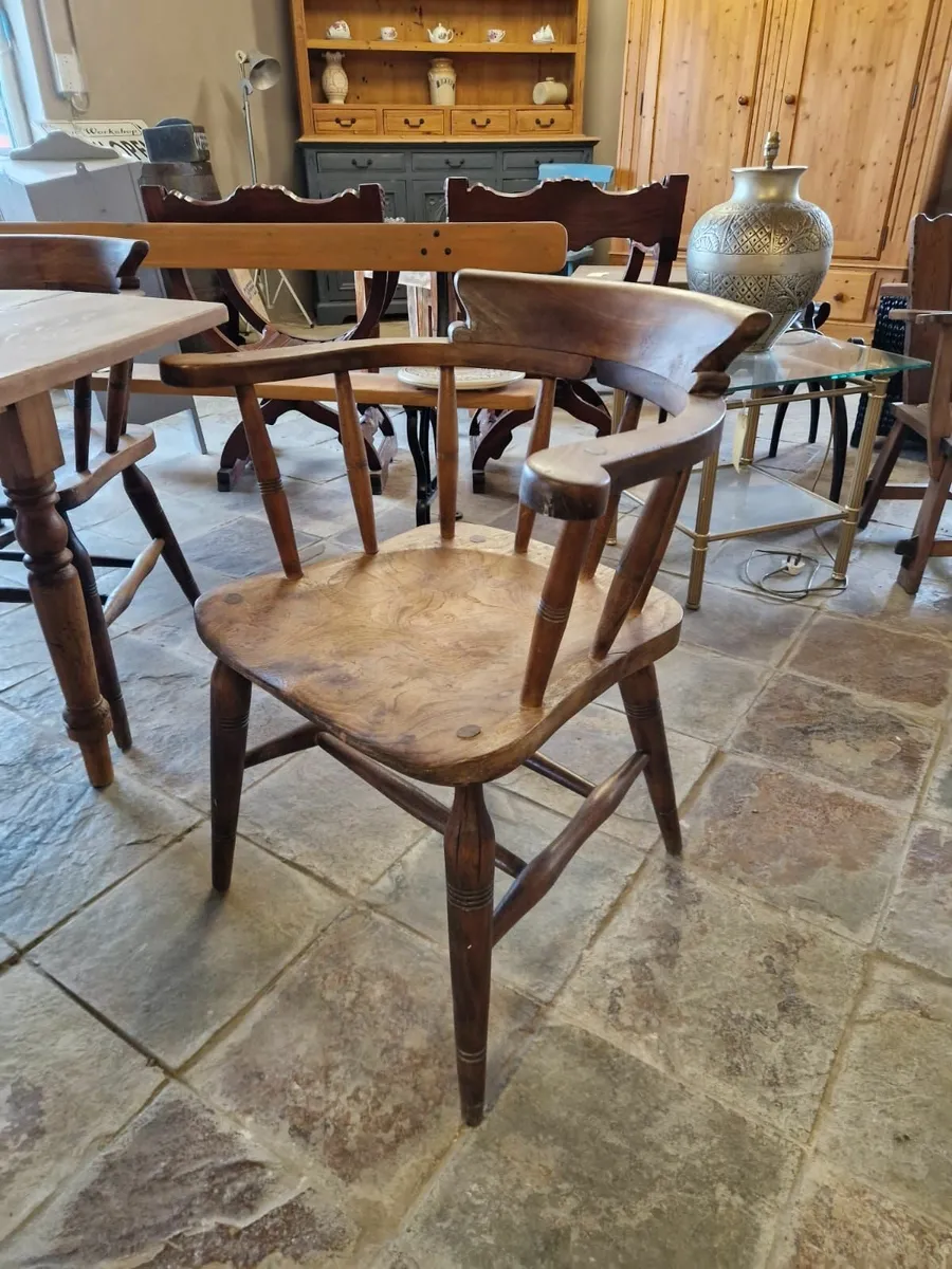 4 smokers bow chairs, vintage farmhouse table - Image 2