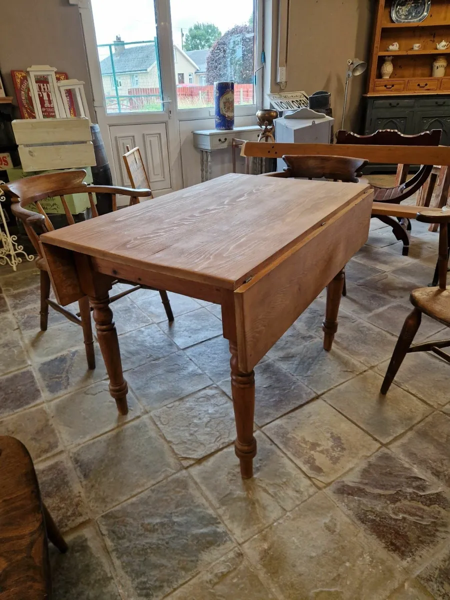 4 smokers bow chairs, vintage farmhouse table - Image 3
