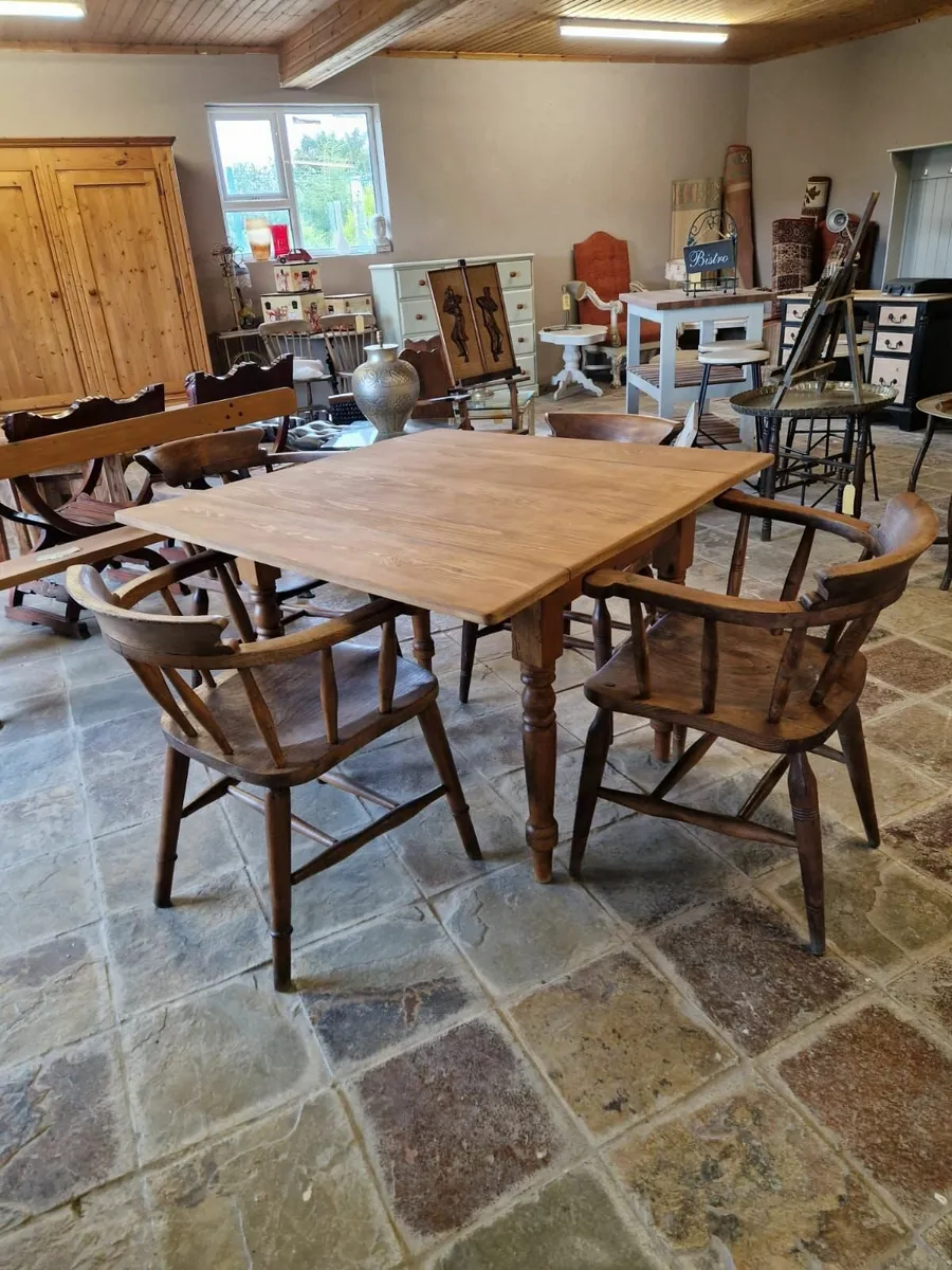 4 smokers bow chairs, vintage farmhouse table - Image 4
