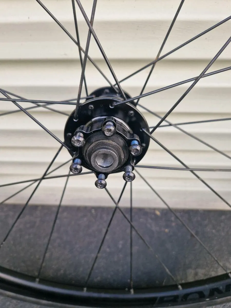 Bontrager affinity disc brake 700c wheels - Image 3