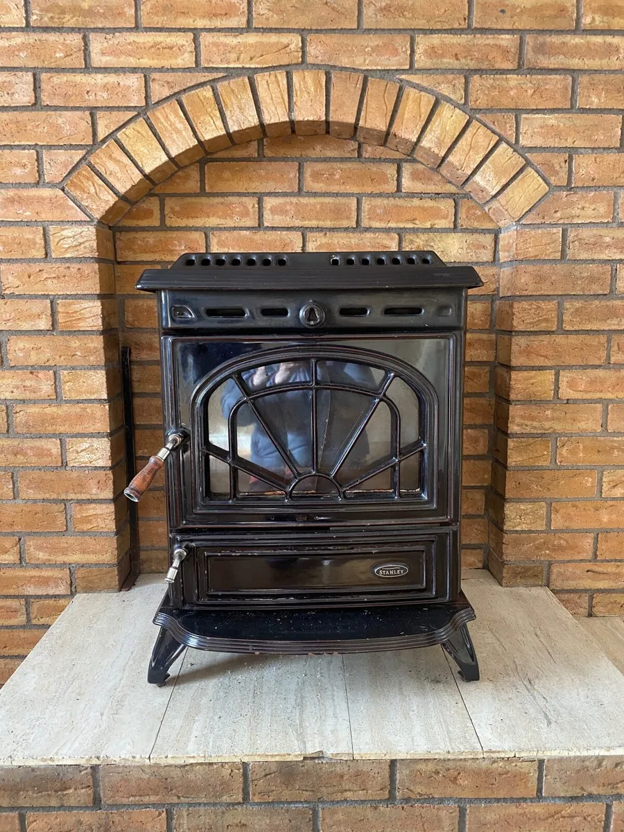 Stanley Stove with Back Boiler - Image 1