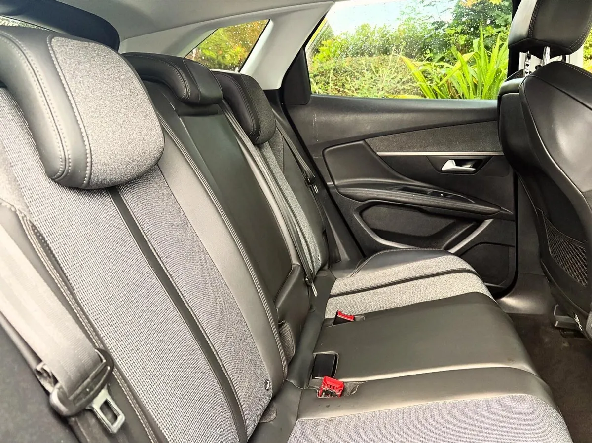 2017 3008 ALLURE LOW MILEAGE - Image 3