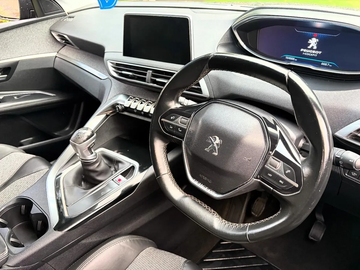 2017 3008 ALLURE LOW MILEAGE - Image 4