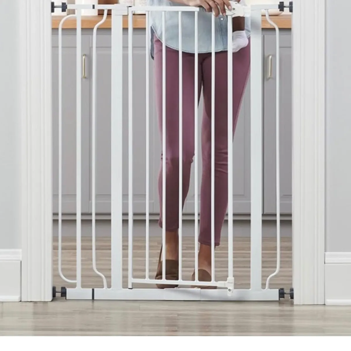 Baby safety gate