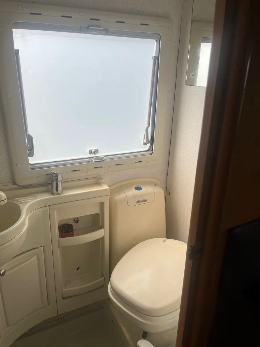 Camper van - Image 1