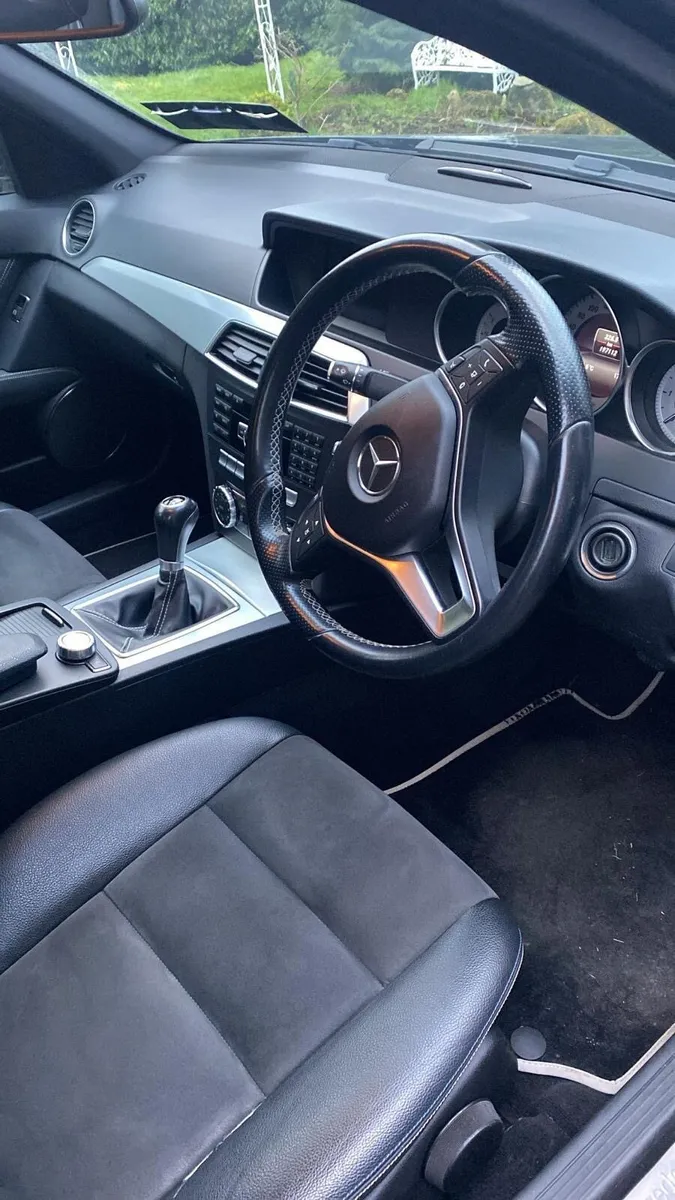 Mercedes Benz - Image 3