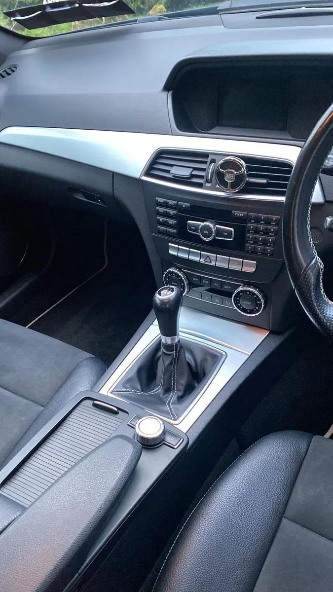 Mercedes Benz - Image 4