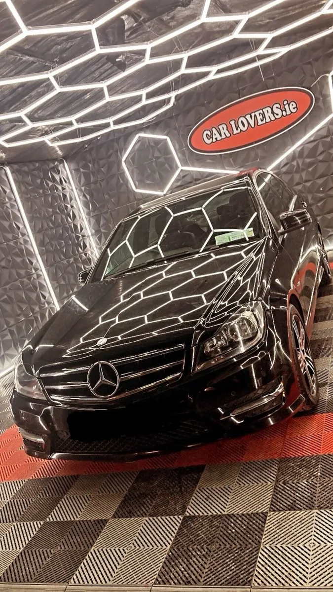 Mercedes Benz - Image 1