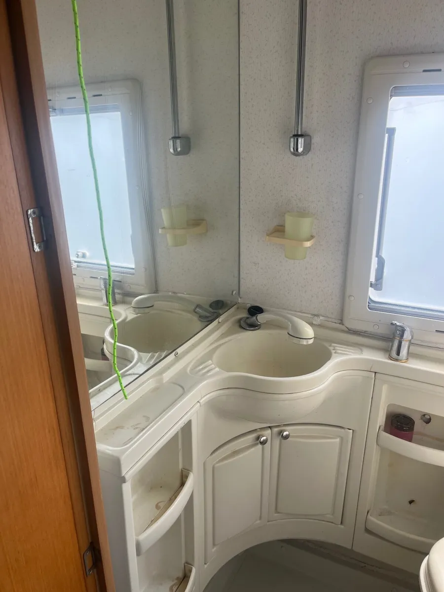 Camper van - Image 2