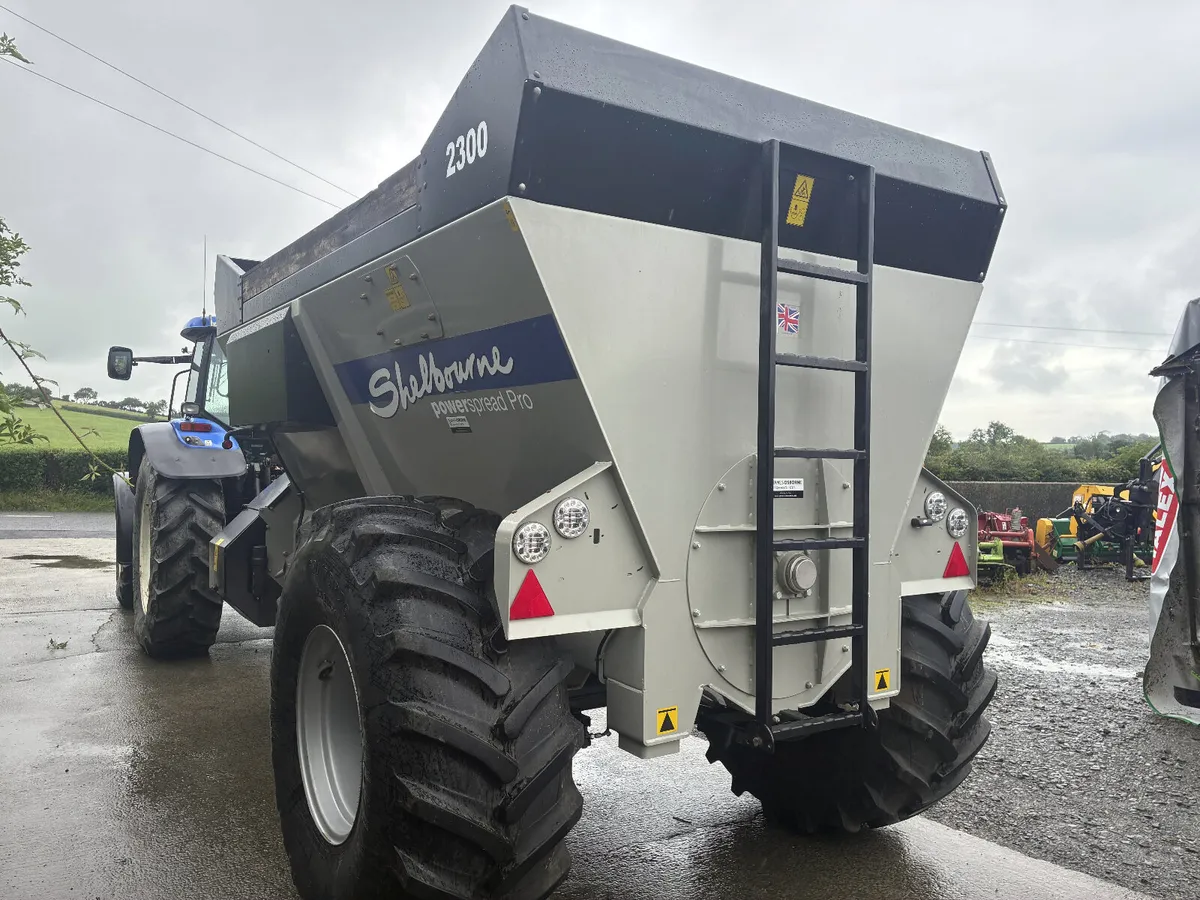 Shelbourne Reynolds Powerspread Pro 2300 Spreader - Image 3