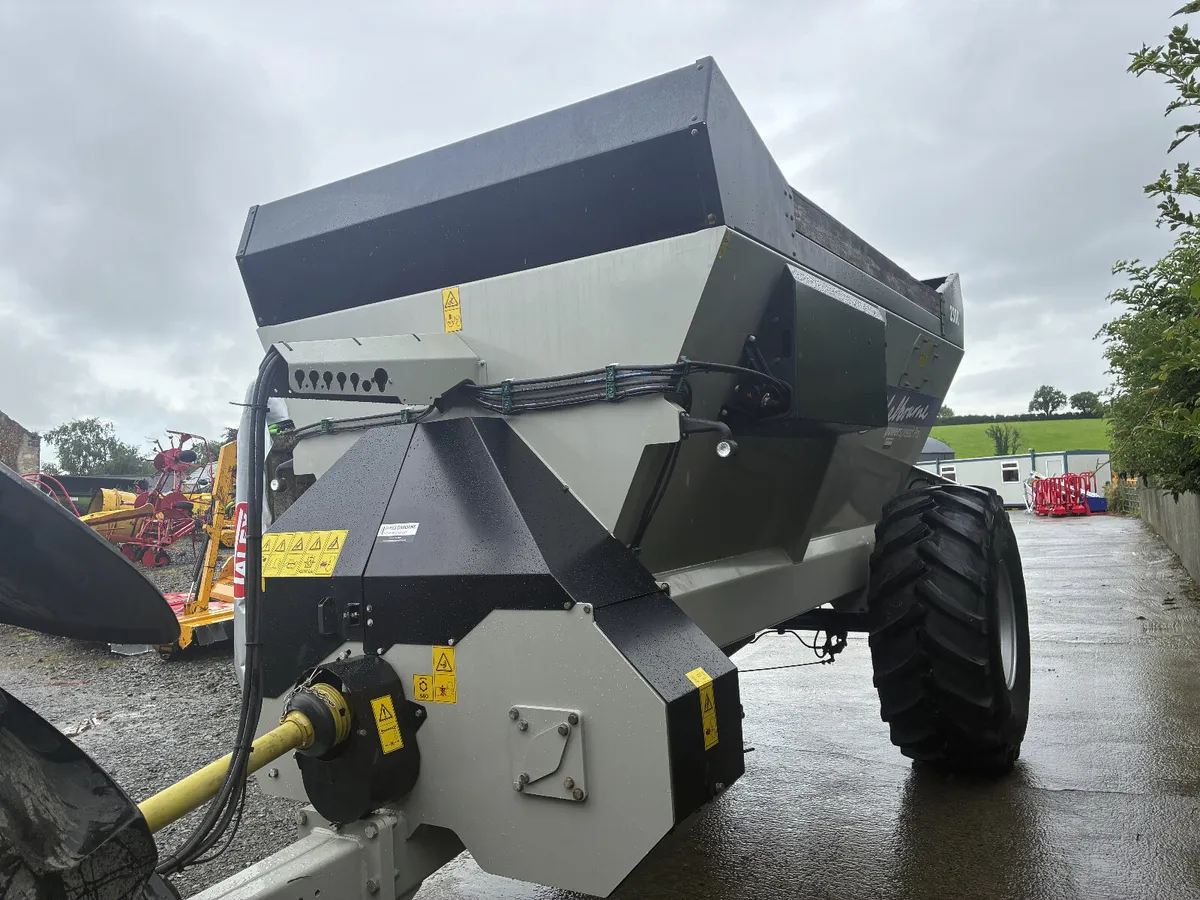 Shelbourne Reynolds Powerspread Pro 2300 Spreader - Image 4