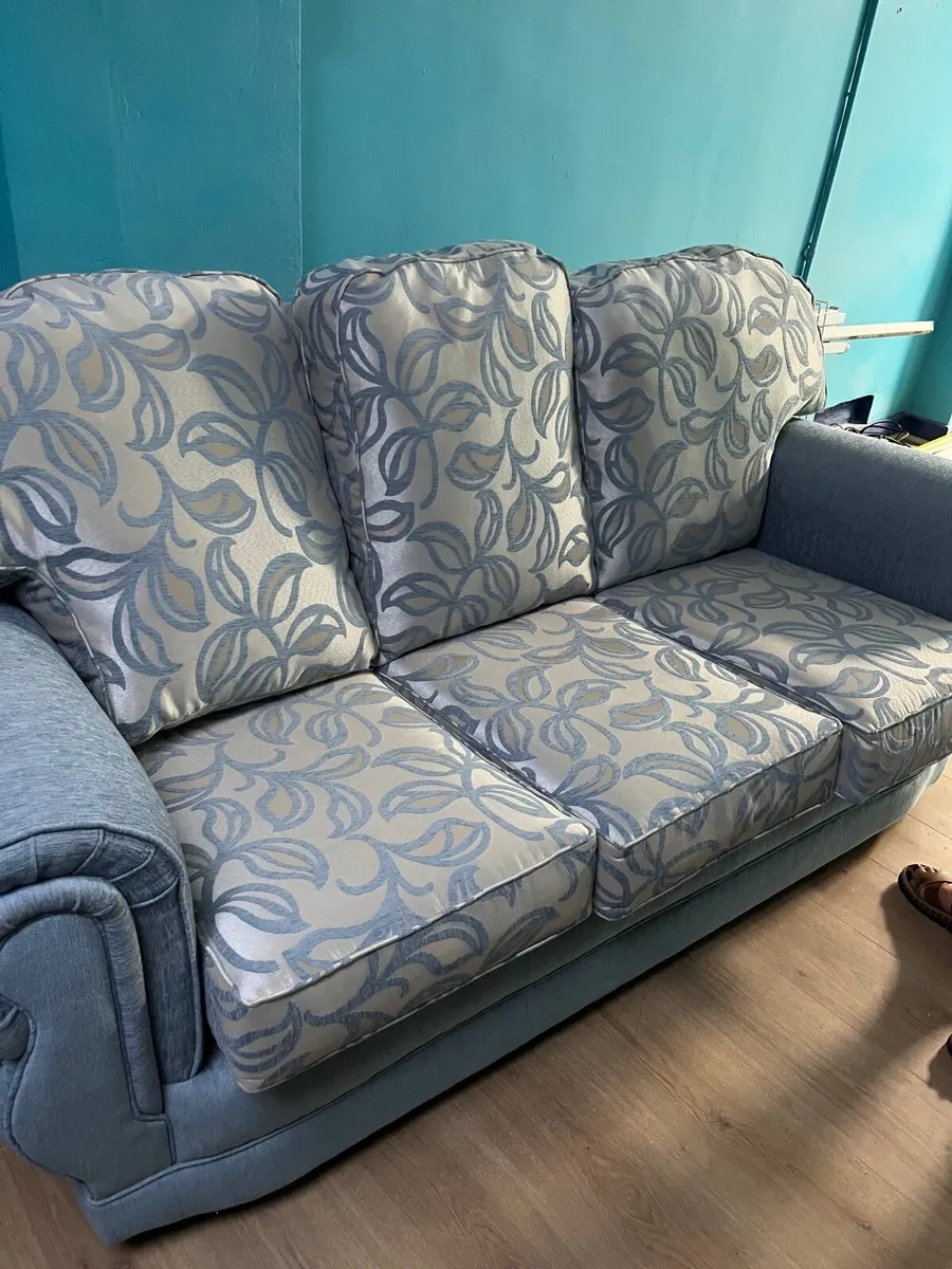 Sofa & 2 chairs - Image 3