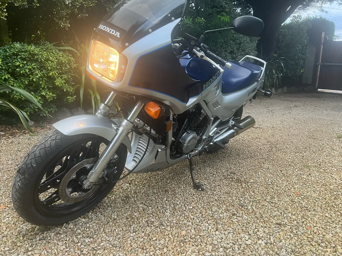 Honda VF1000f - Image 1