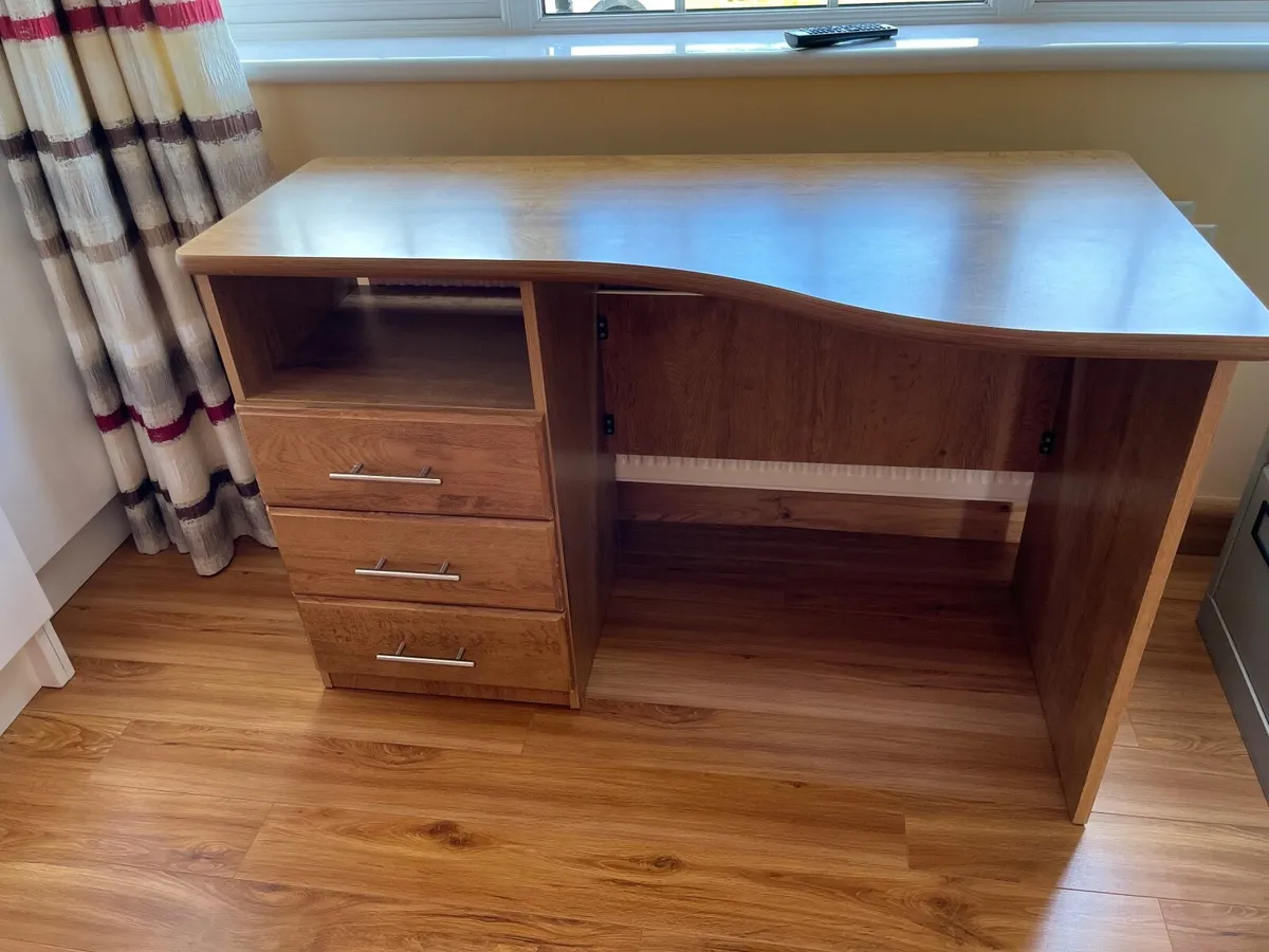 Desk - Image 2