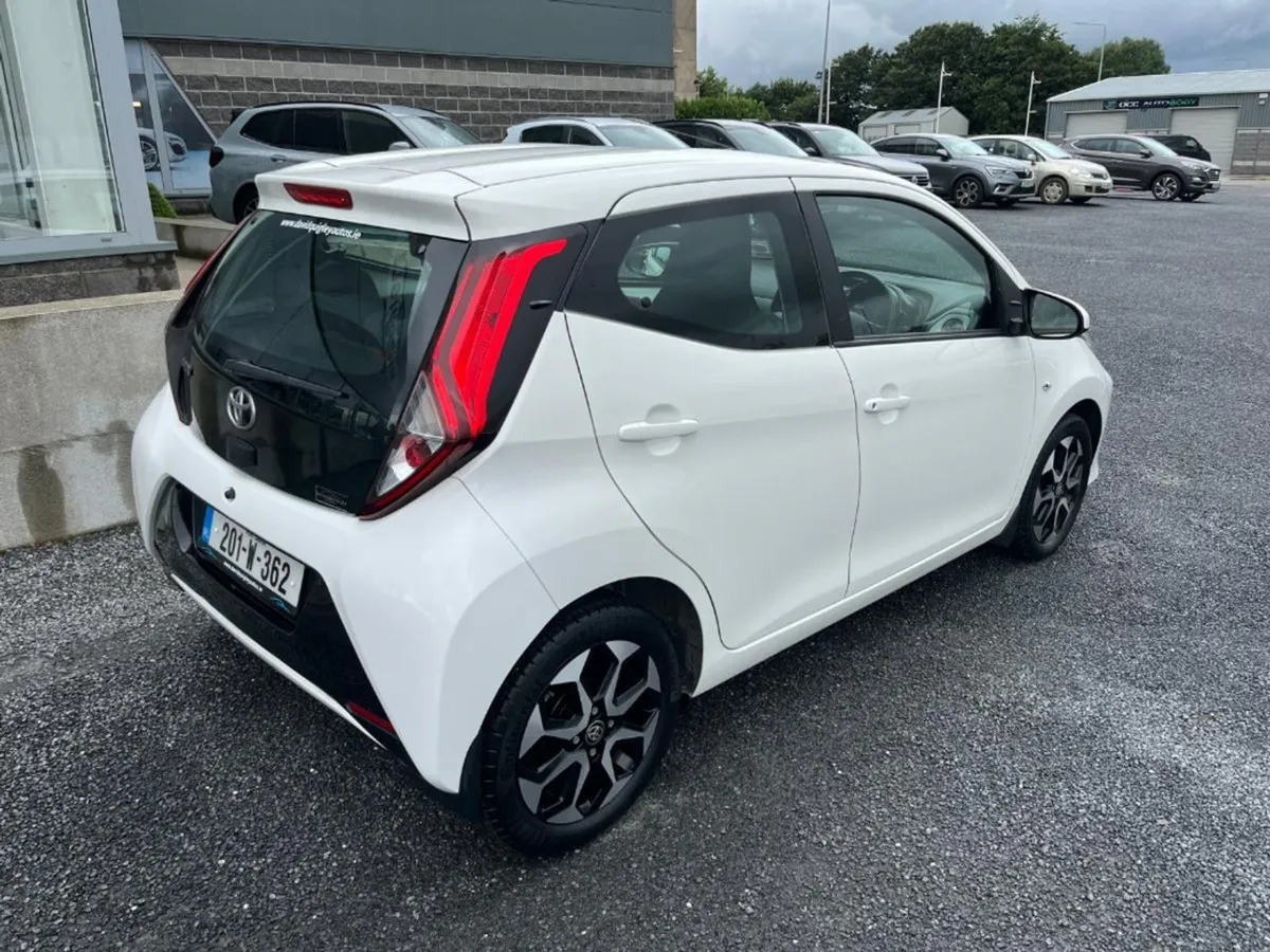 Toyota AYGO 1.0 5DR Xplay Sphone 4DR - Image 3