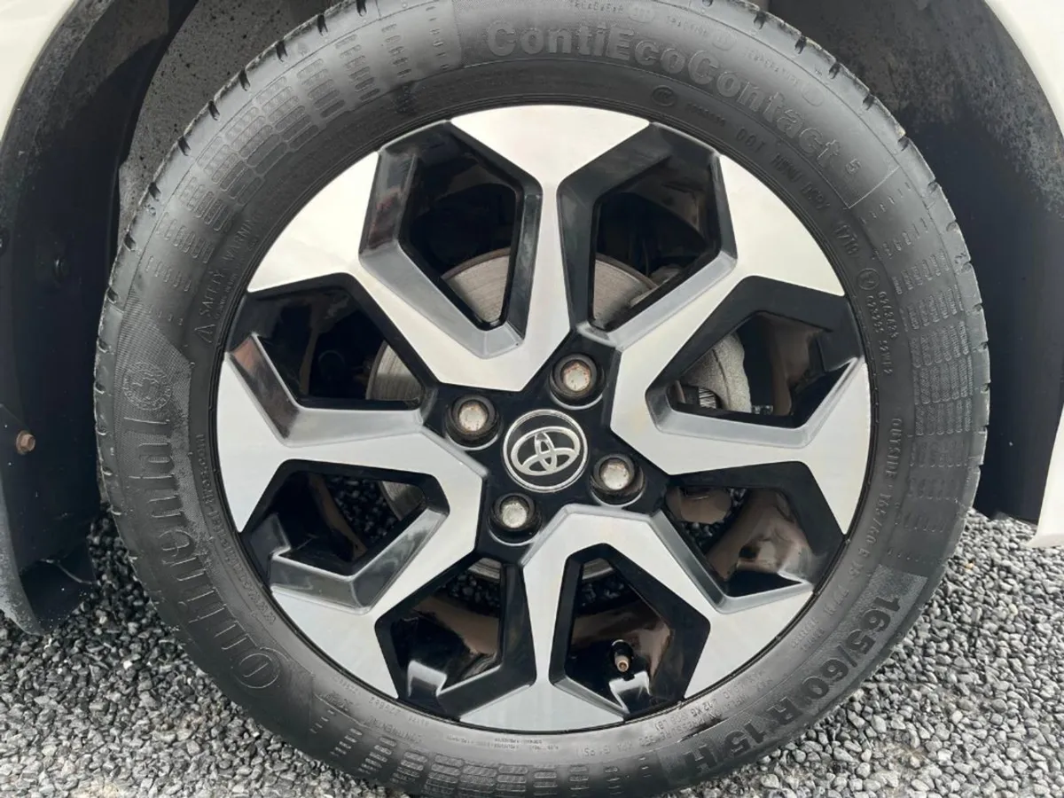Toyota AYGO 1.0 5DR Xplay Sphone 4DR - Image 4