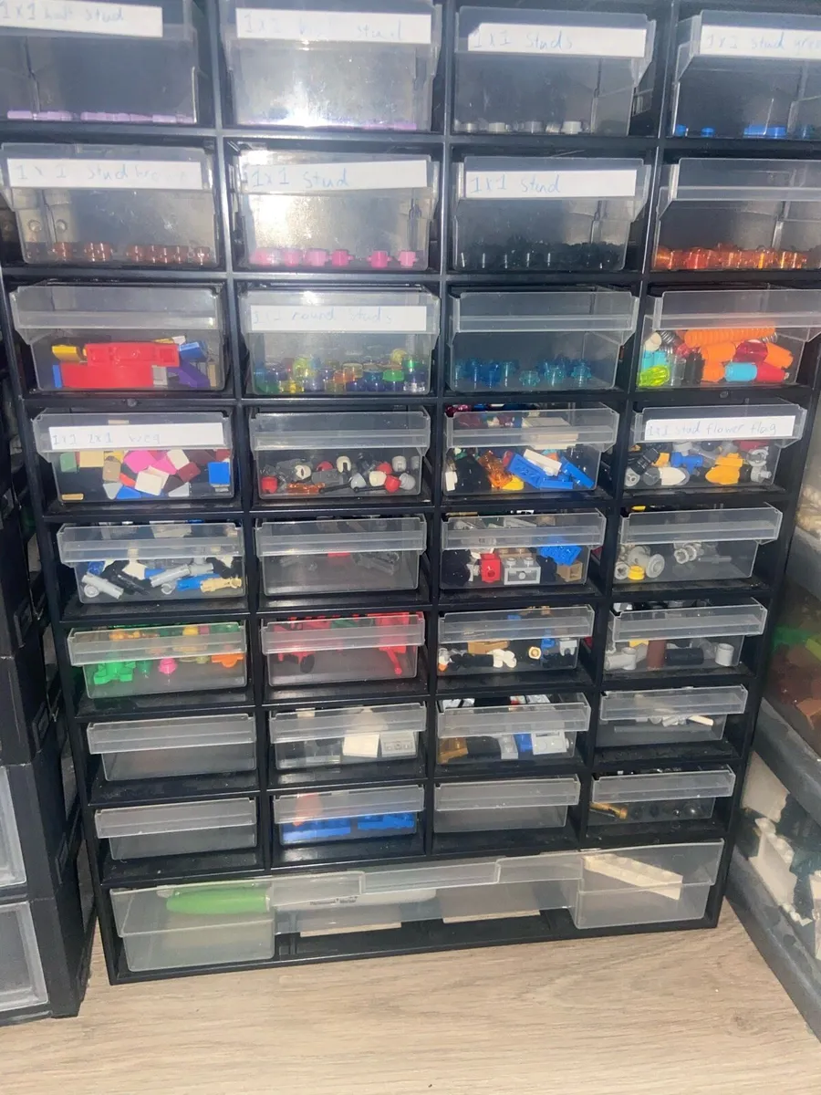 Sorted Lego bricks - Image 1