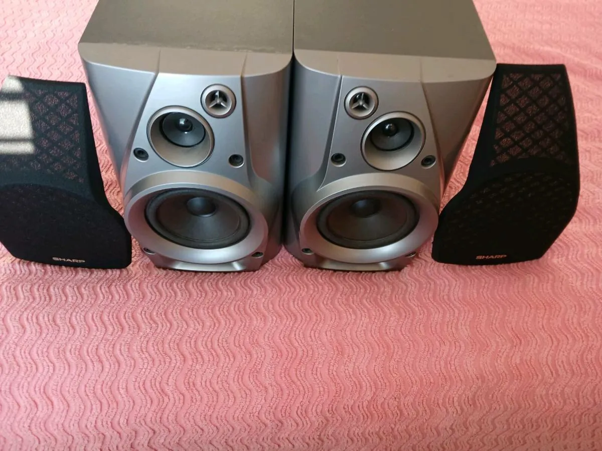 Sharp 80 watt 3 way hi fi speakers. - Image 2