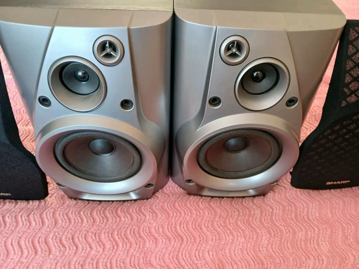 Sharp 80 watt 3 way hi fi speakers. - Image 3