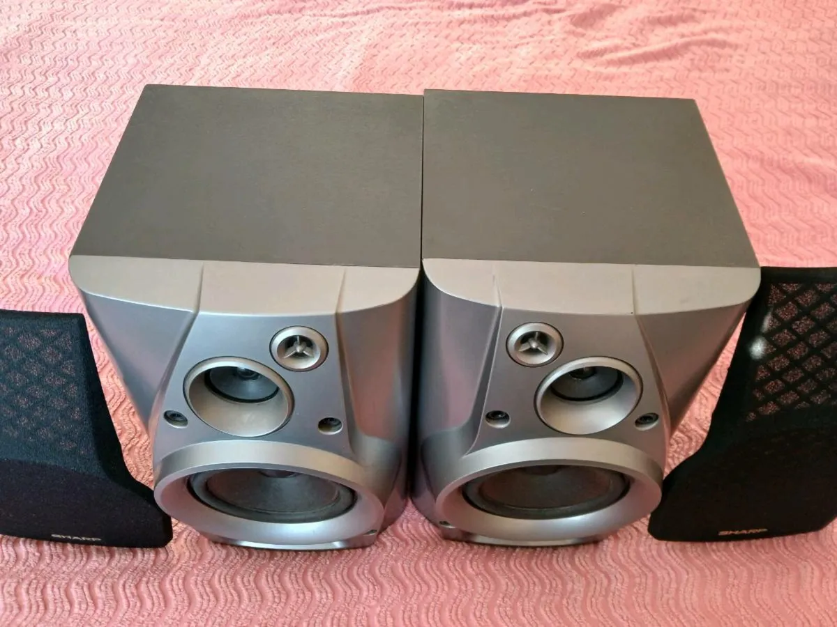 Sharp 80 watt 3 way hi fi speakers. - Image 4