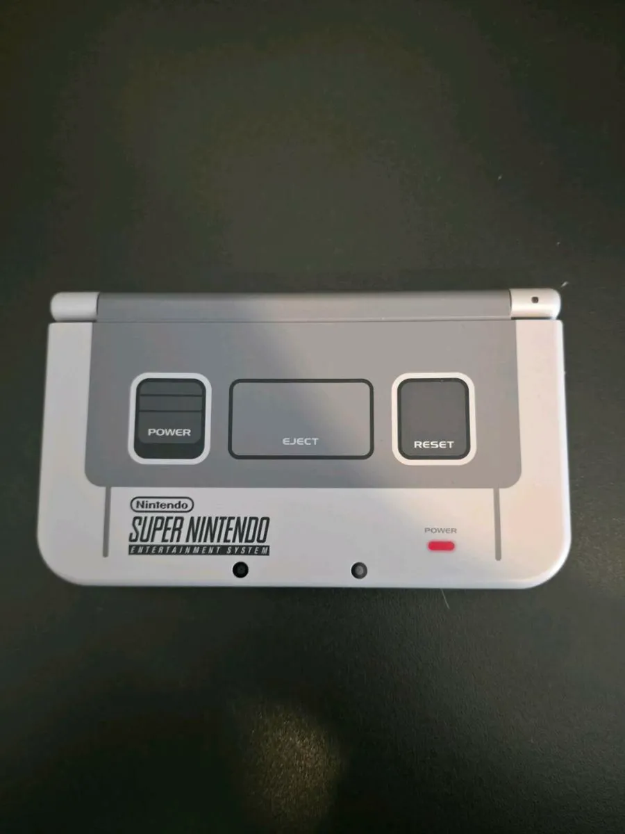 New Nintendo 3DS XL SNES Limited Edition - Image 3
