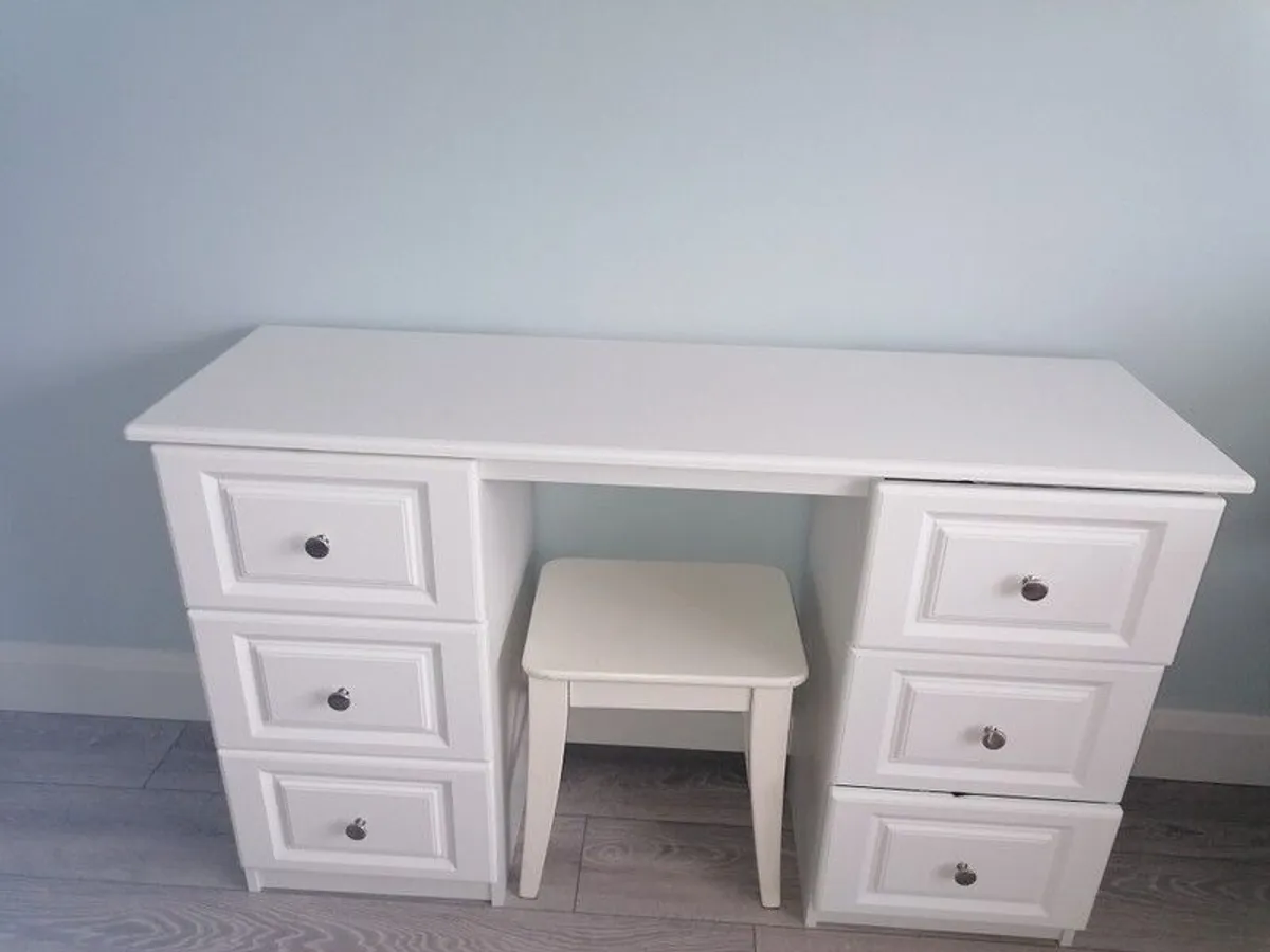 chest of drawers and vanity table - Image 1