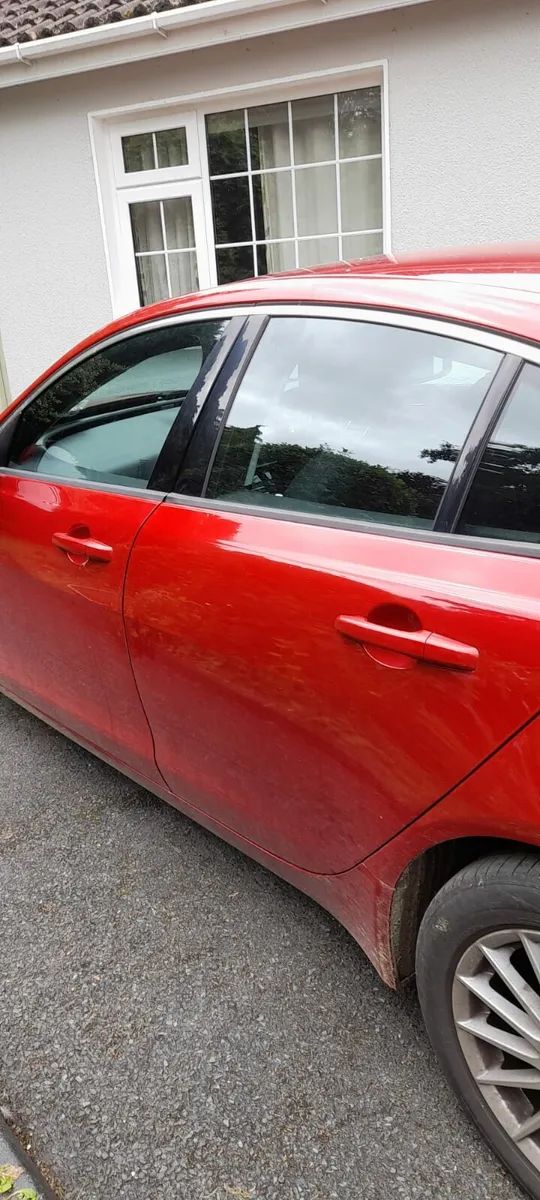 Jaguar XE 2016 - Image 4