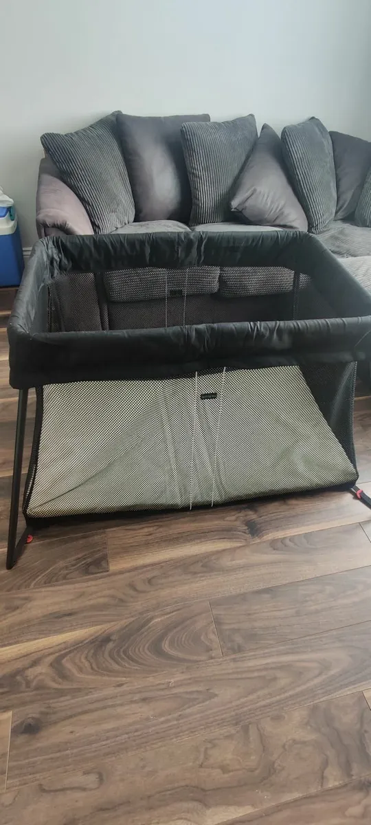 Travel cot - Image 1