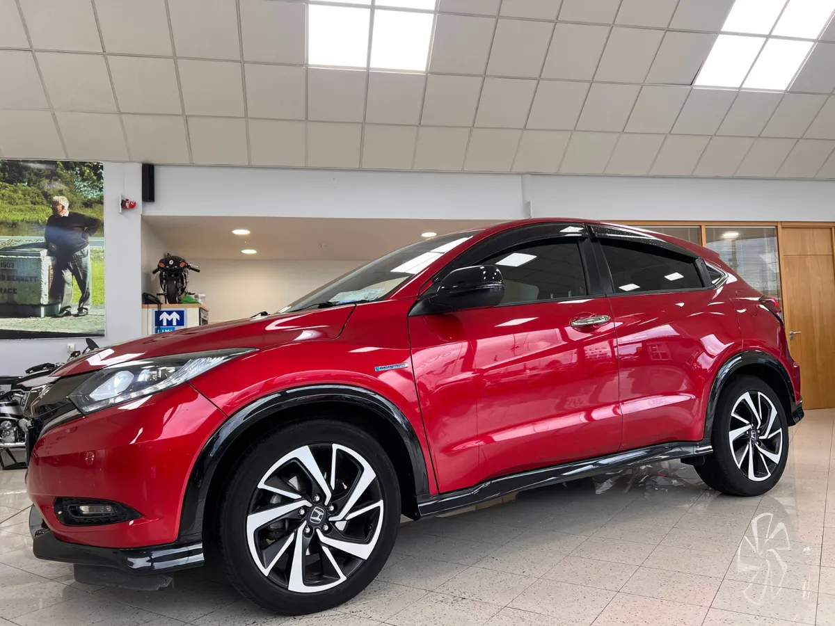 SUPERB VALUE AUTOMATIC RS LINE Hybrid  **Very High - Image 1