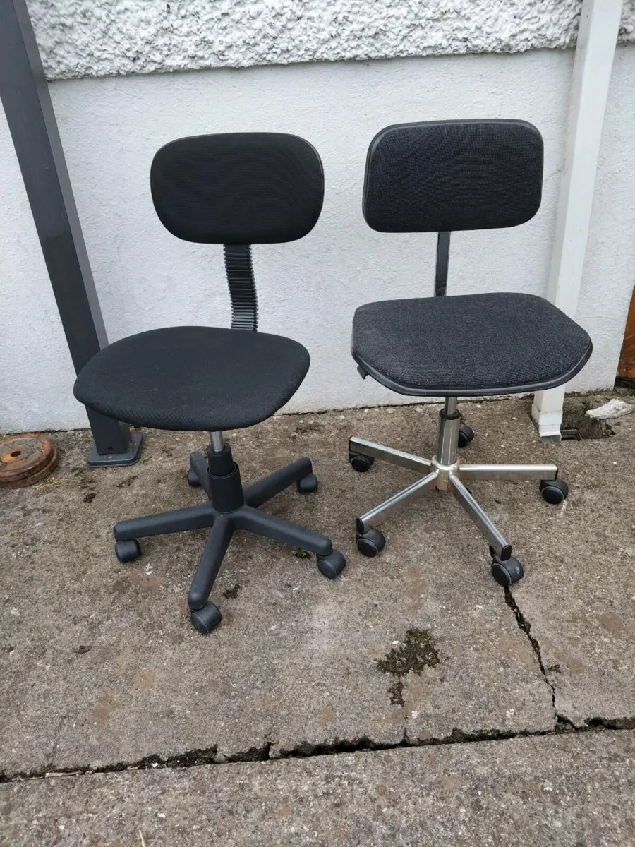 2 office chairs - Image 1