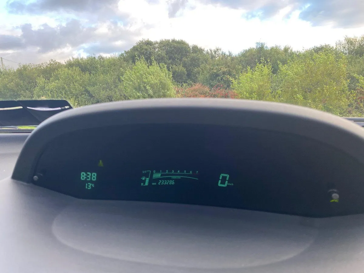 Toyota Yaris 2007 - Image 2