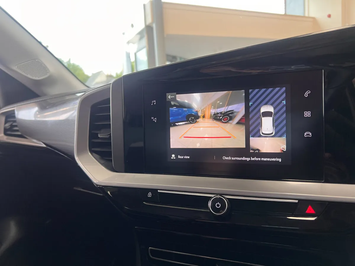 Huge Spec As New Low Kms 1 Owner Heated Seats & St - Image 4
