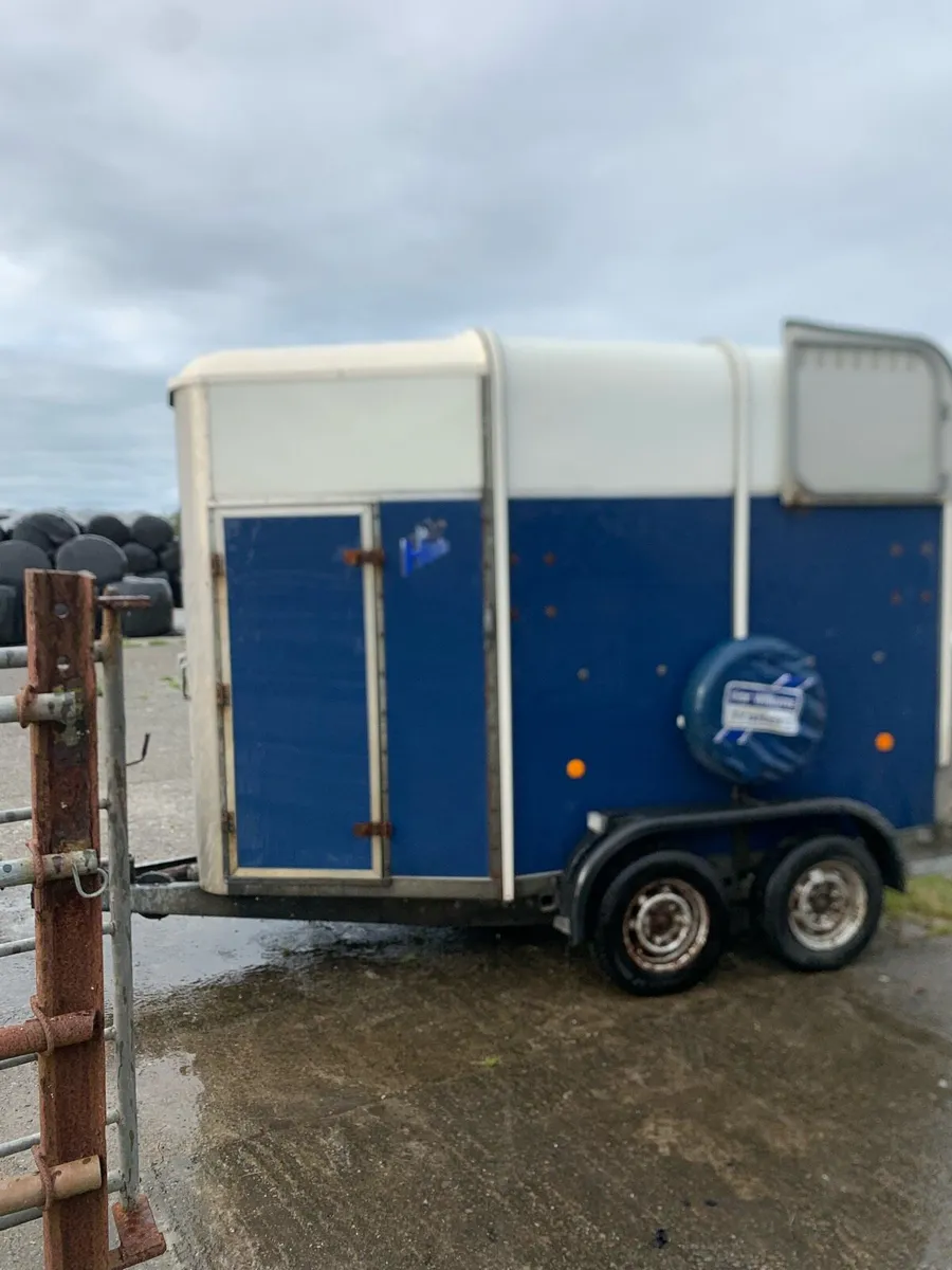 Horse box - Image 1