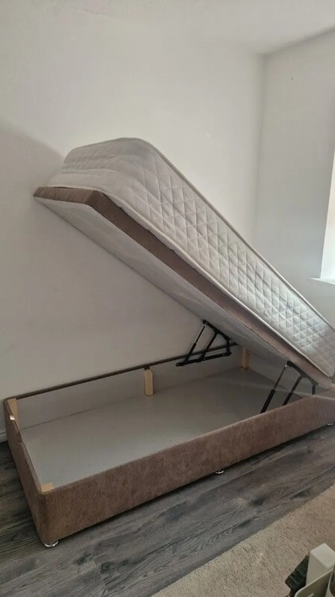 Single ottoman bed - Image 1