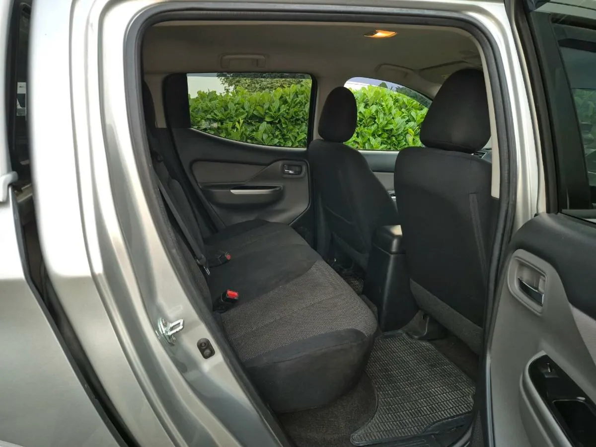 Mitsubishi L200 2016 low milage automatic - Image 4