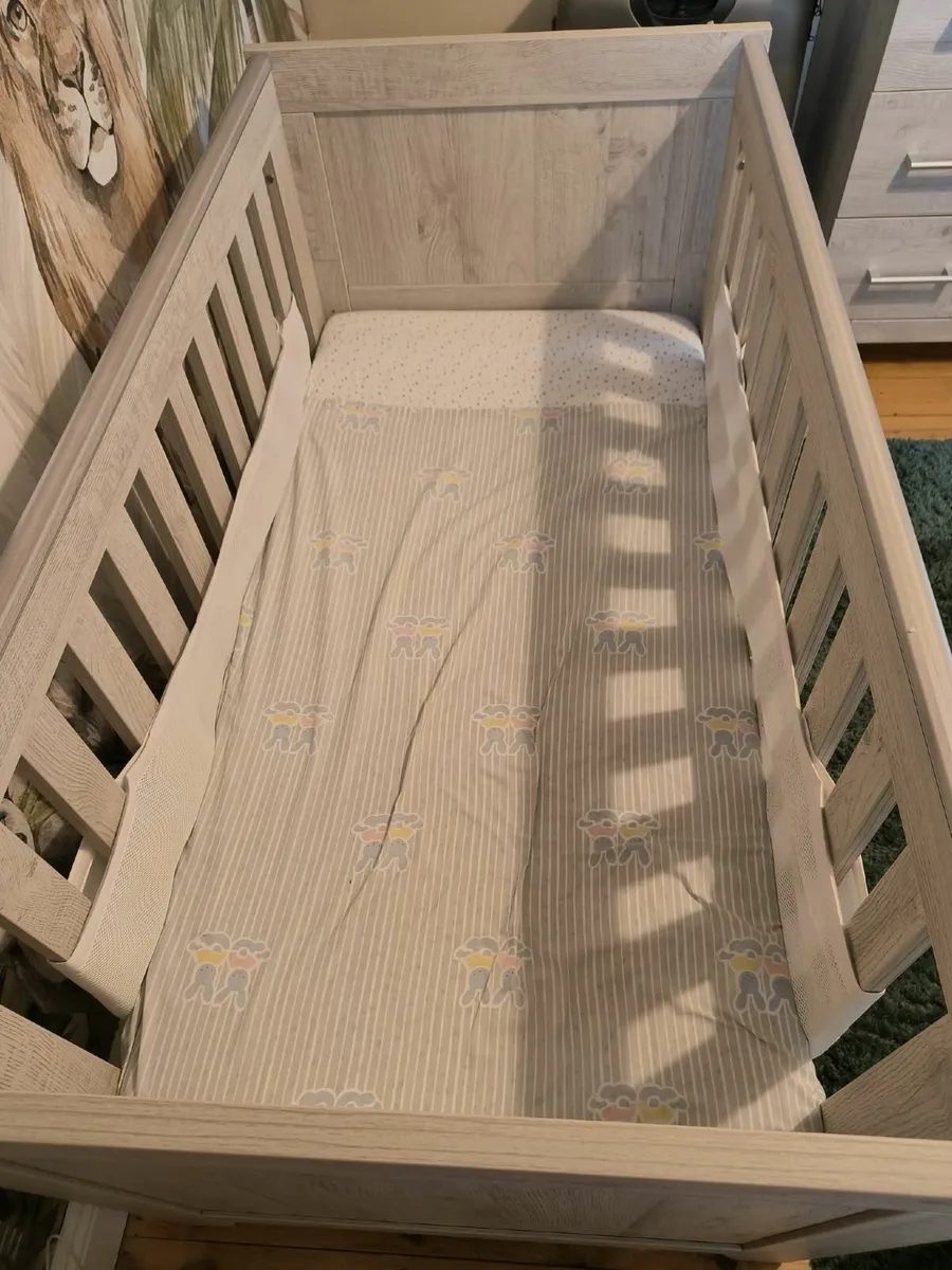 Bella Baby Atlas Cot Bed - Image 2