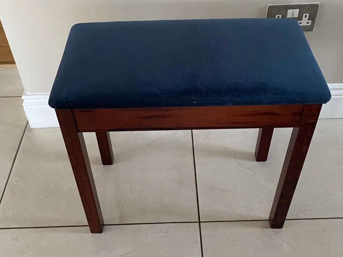 Piano seat - Image 1