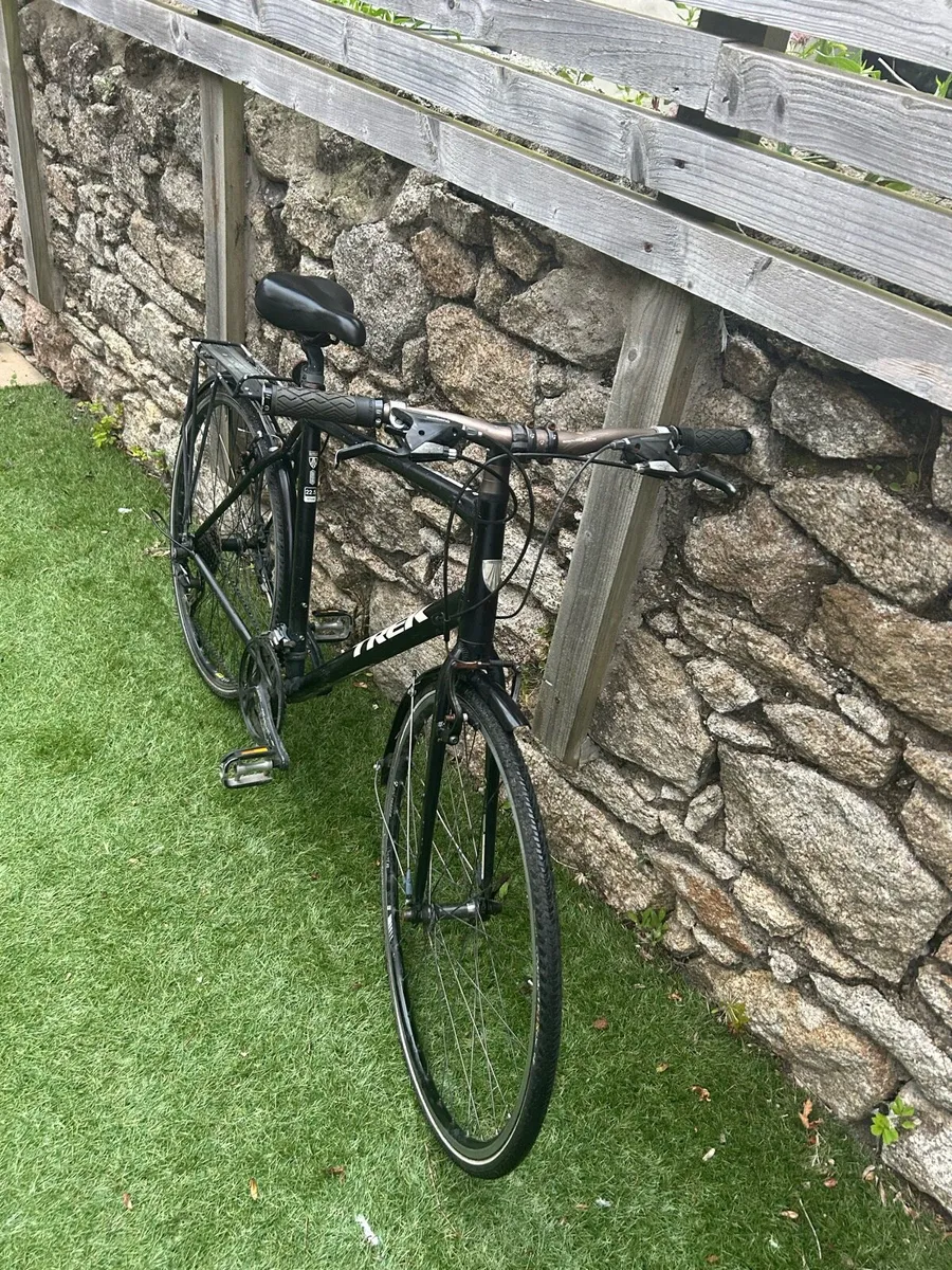 Large Frame Trek Commuter Bike (22.5 Inches) - Image 4