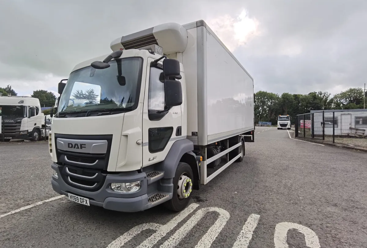 2020 DAF LF 230 14 TON 4x2 with 20ft fridge body - Image 3