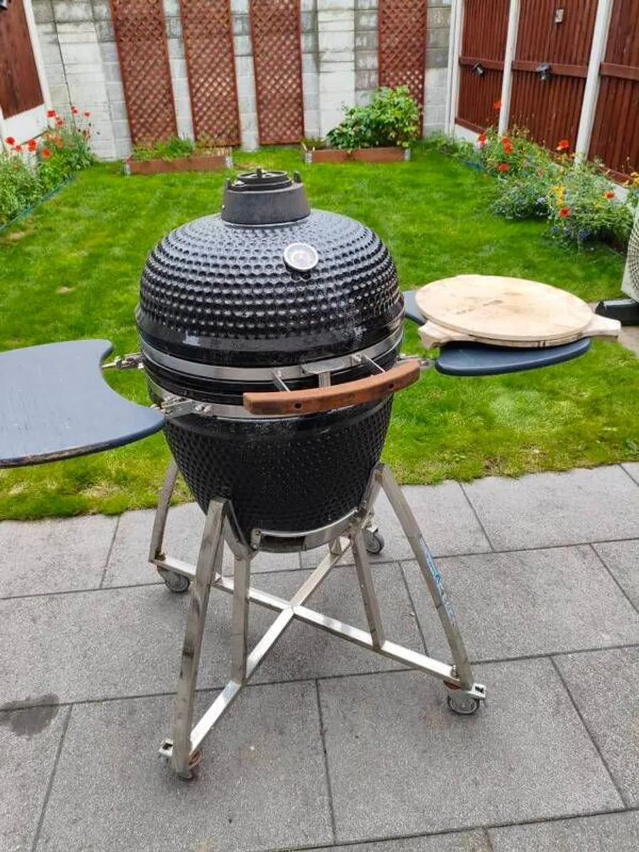 Buschbeck 21" BBQ & Accessories - Image 1