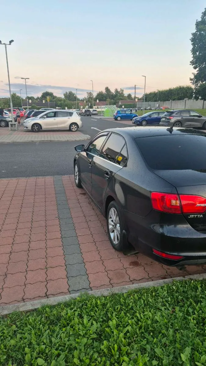 Volkswagen jetta 1.6L - Image 4