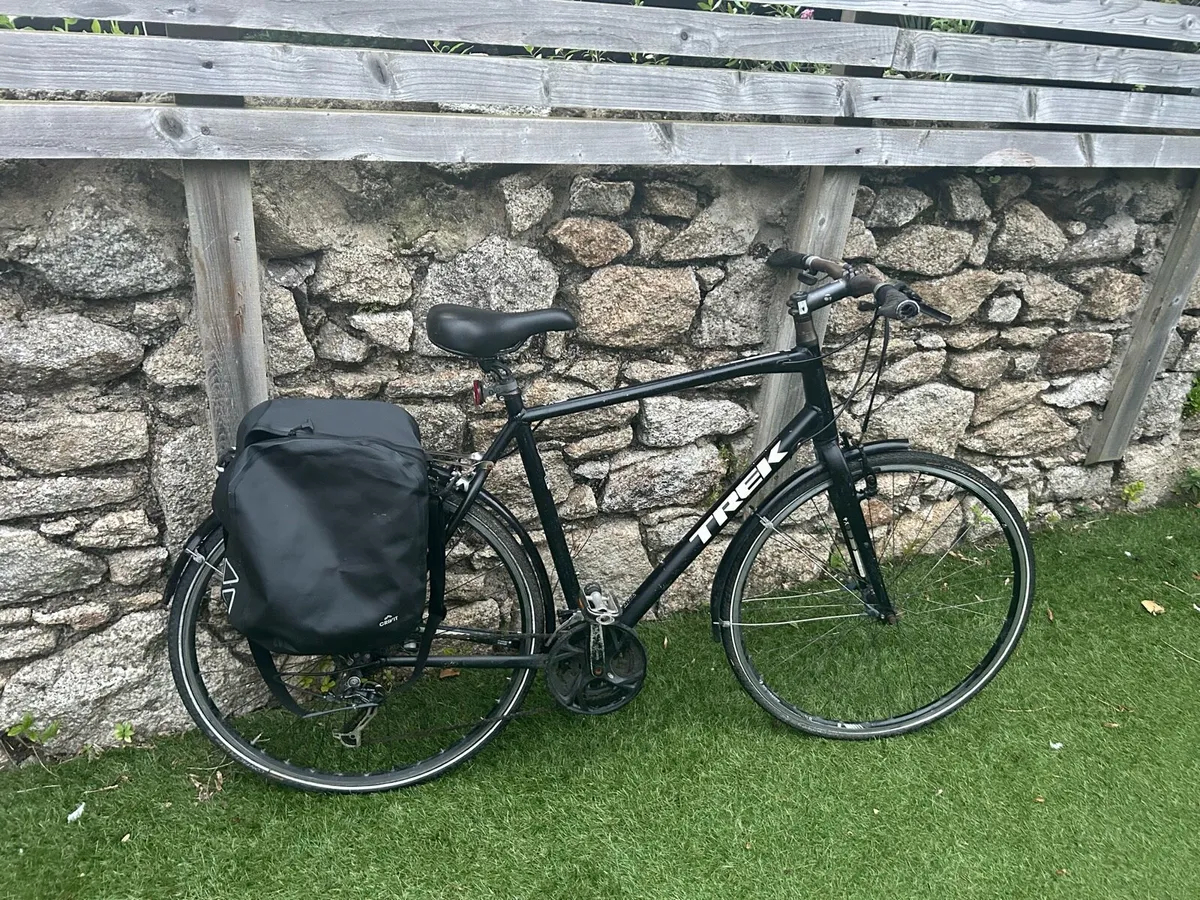 Large Frame Trek Commuter Bike (22.5 Inches) - Image 1
