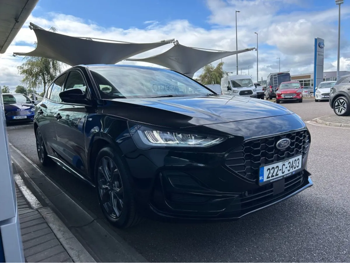 Ford Focus St-line Style 5DR 1.0t 12 125 M6 4 - Image 4