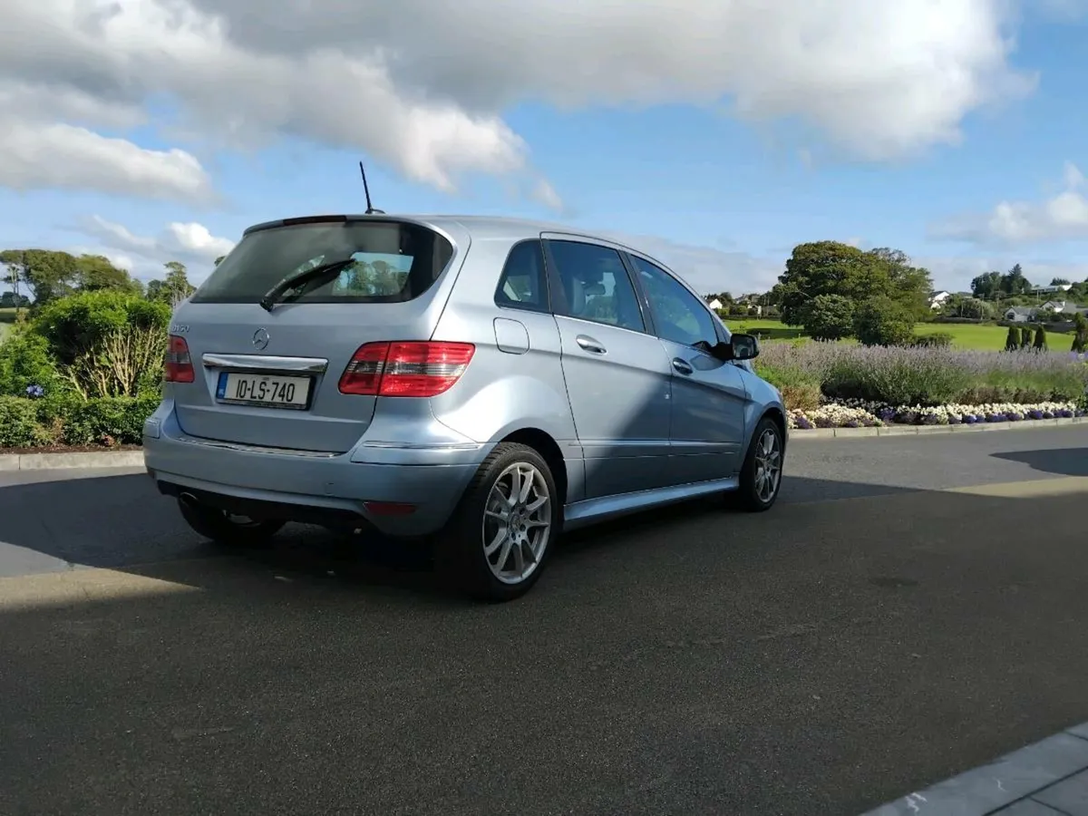 Mercedes 2010 Automatic - Image 2