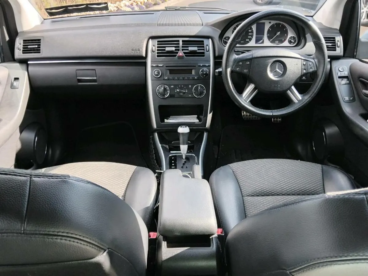 Mercedes 2010 Automatic - Image 4