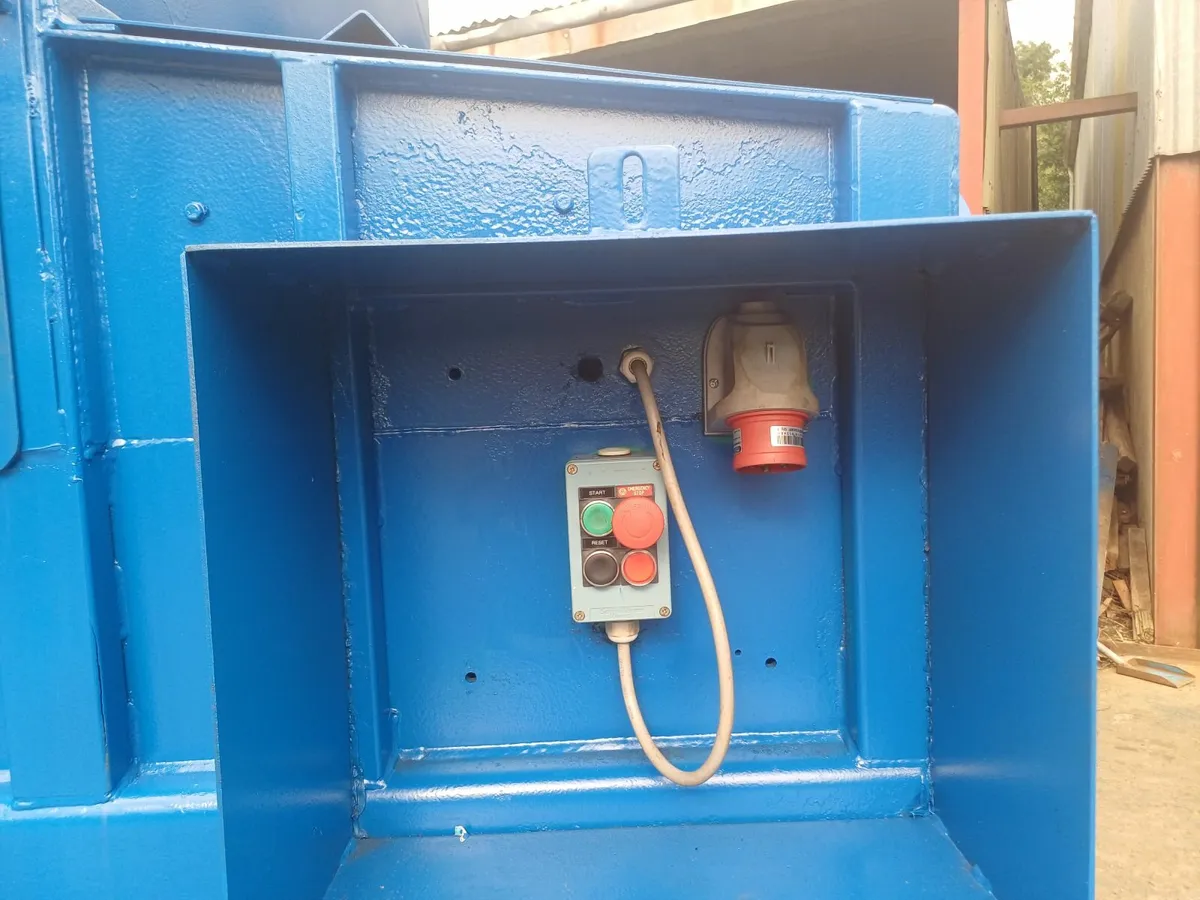 Waste compactor - Image 3