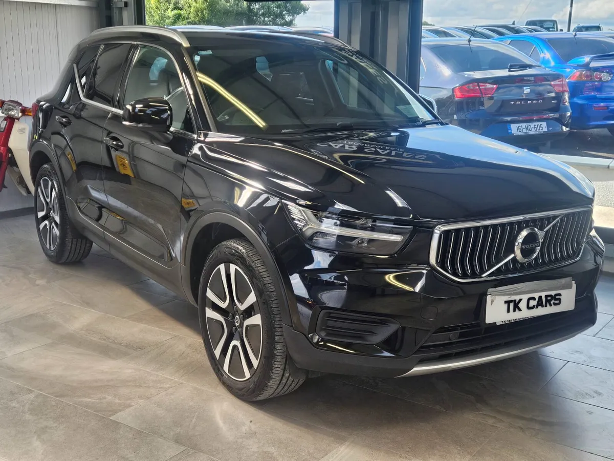 212 VOLVO XC40 HYBRID - Image 1
