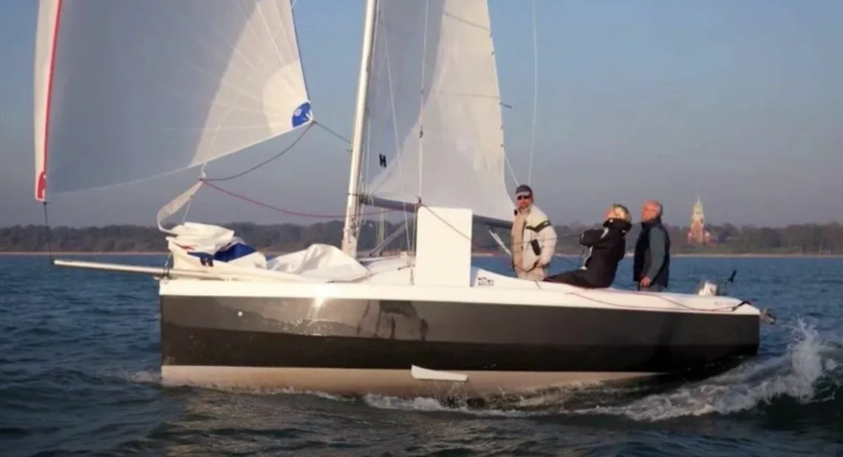 Hunter 20 Sport Sailing Yacht - Image 2