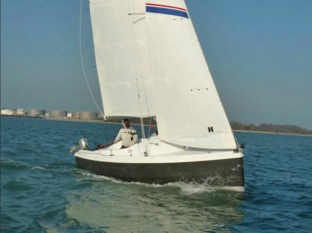 Hunter 20 Sport Sailing Yacht - Image 4