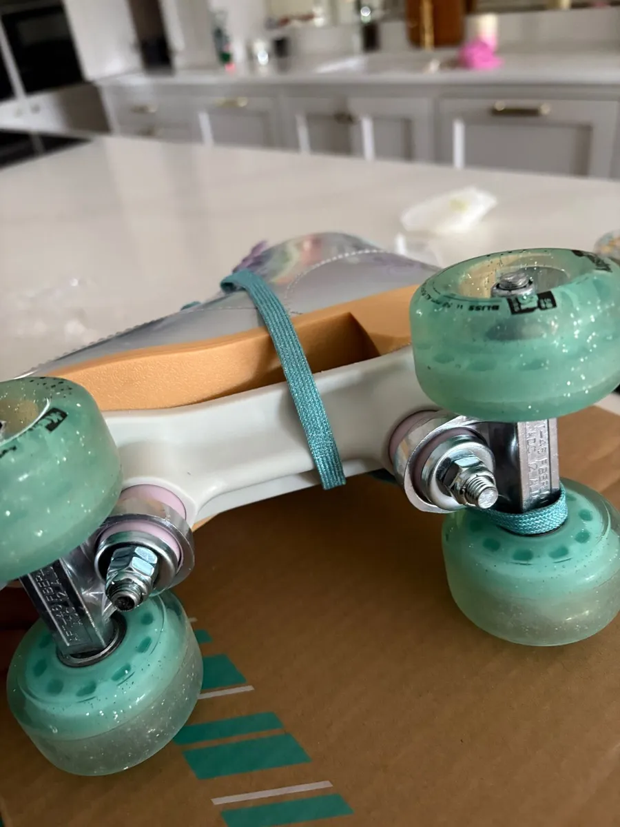 Roller skating - Image 2